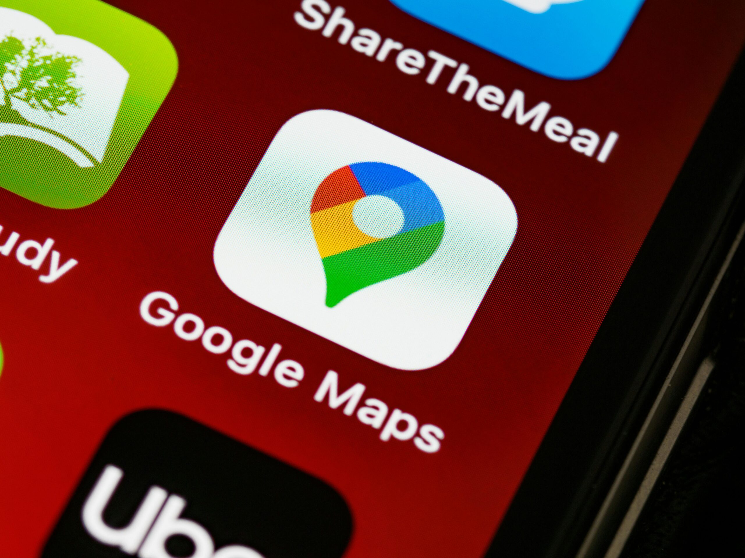 スマートフォンでGoogleマップを利用するイメージ